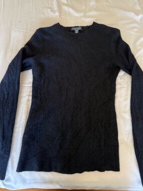 Saks Fifth Avenue Women's Black Crewneck Sweater 100% cashmere Small